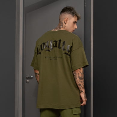 camiseta oversized loyalty verde militar
